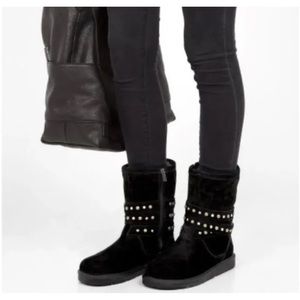 Lovely Used UGG Clovis Boot, see all pics, read comment.